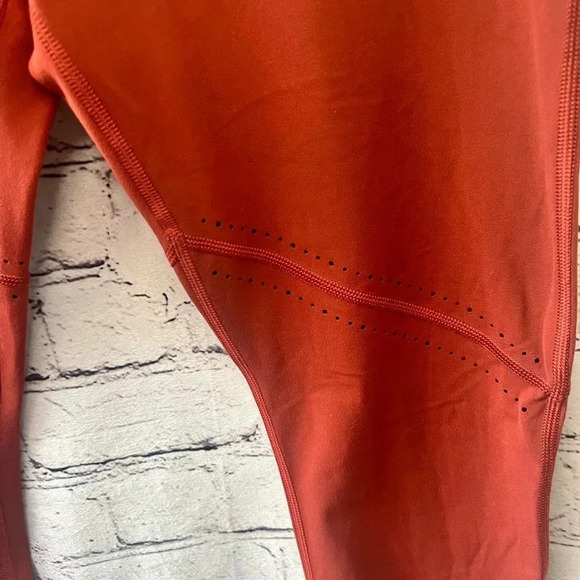 Athleta High Rise Stealth TruCool Perforated Capri Leggings Deep Red Size Large - Picture 4 of 9